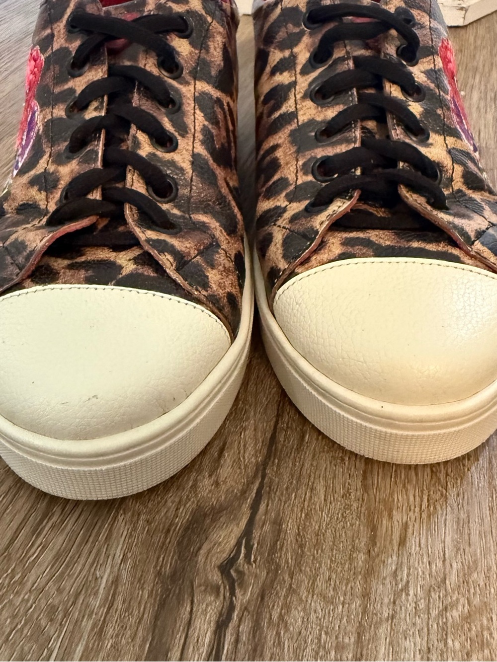 Brighton Leather Sneakers Garden Spots Leopard Print Floral Embroidered Size 8 - Picture 3 of 9